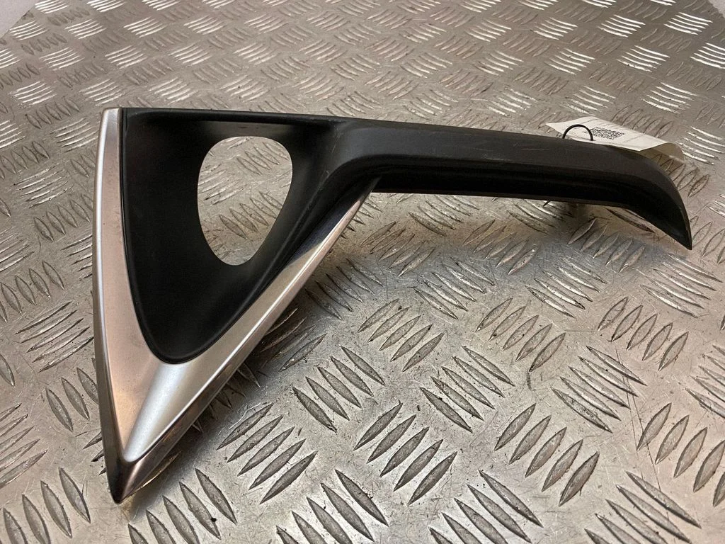 Front fog light trim/grill – Lexus RX 450H (2016-)