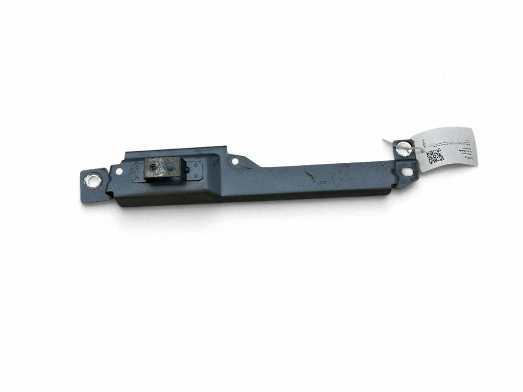 Fender mounting bracket 31424581