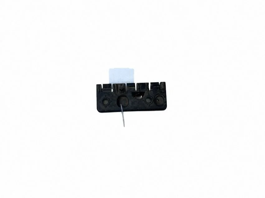 Fender mounting bracket 31378135