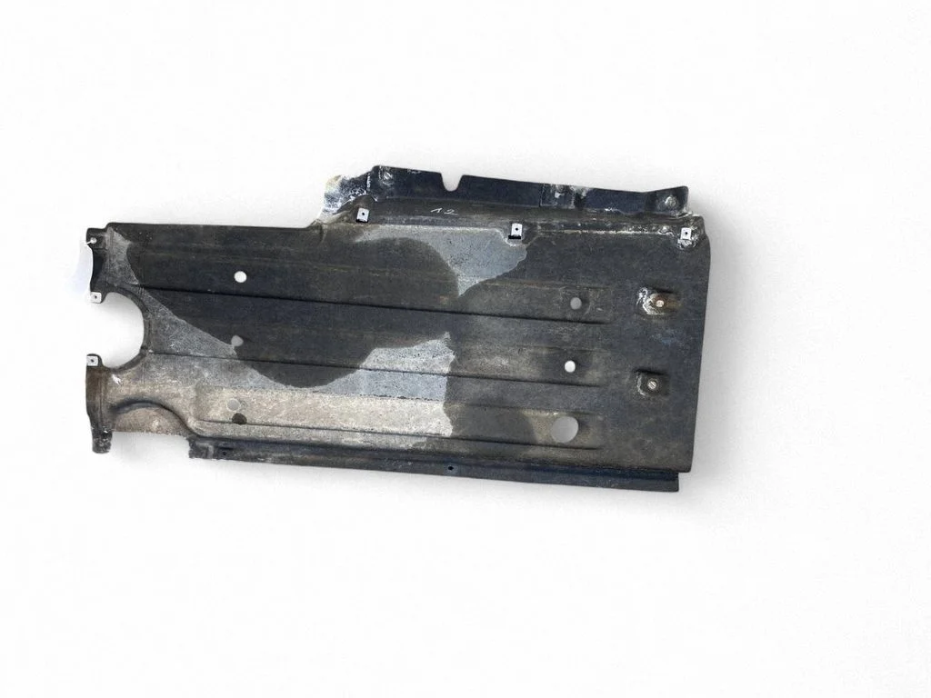Center/middle under tray cover 95B825206D
