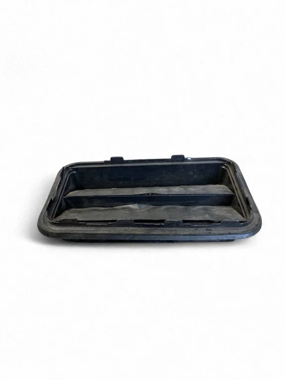 Quarter panel pressure vent 6294012170