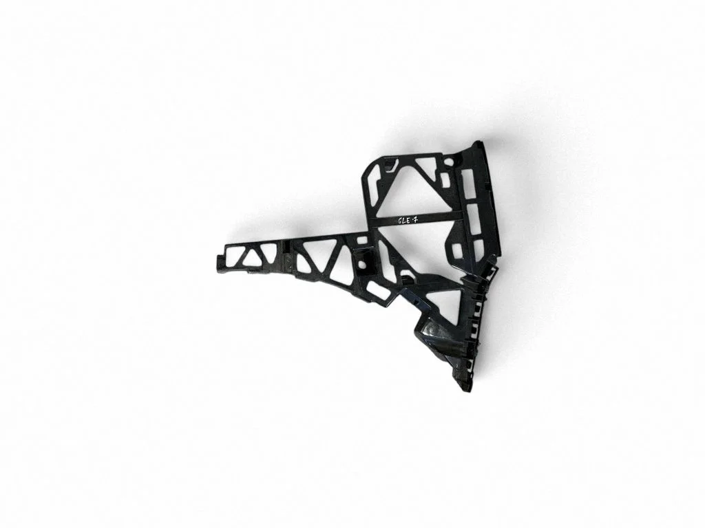 Rear bumper mounting bracket A1668851821