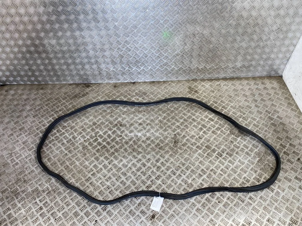 Loading door rubber seal (on body) 5NA827705