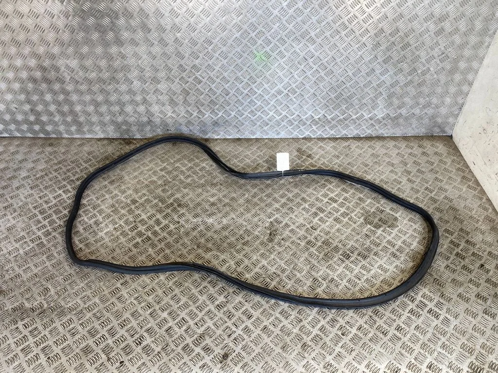 Loading door rubber seal (on body) 5NA827705