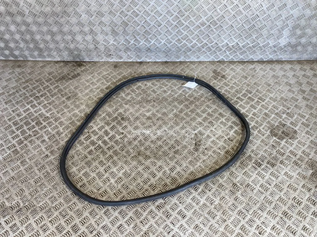 Loading door rubber seal (on body) 7304538 – BMW M2 F87 (2015-2021)