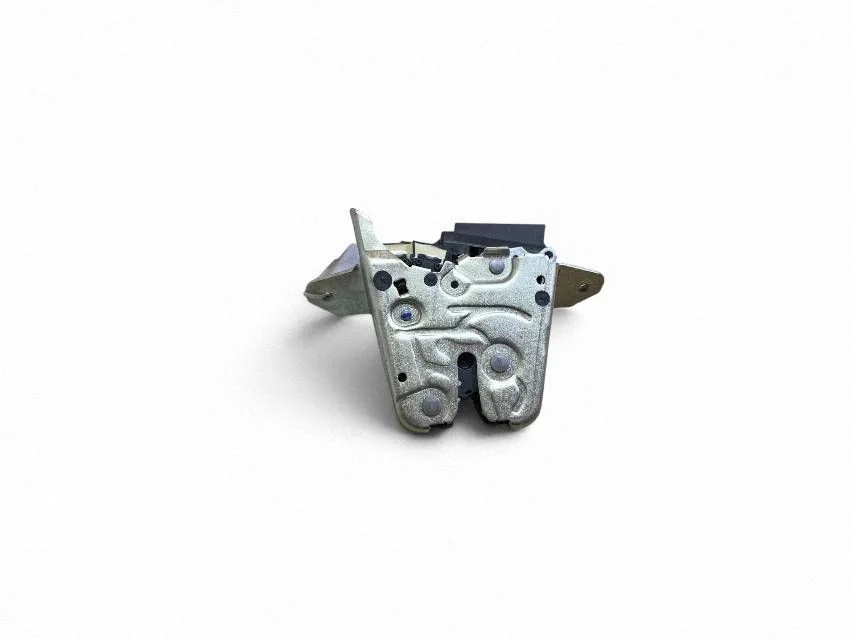 Aizmugurējā vāka slēdzene A0997400600