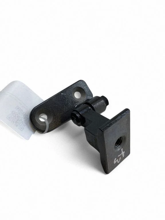 Front door upper hinge 7333059
