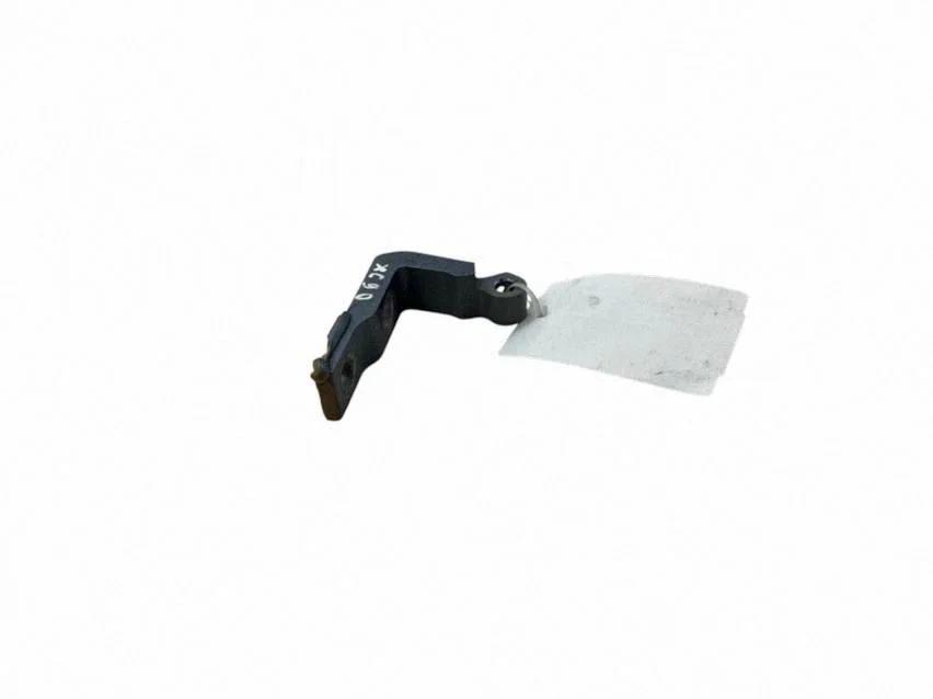 Front door lower hinge 31424607