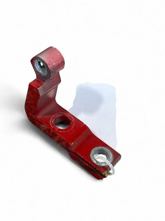 Front door lower hinge 31424607