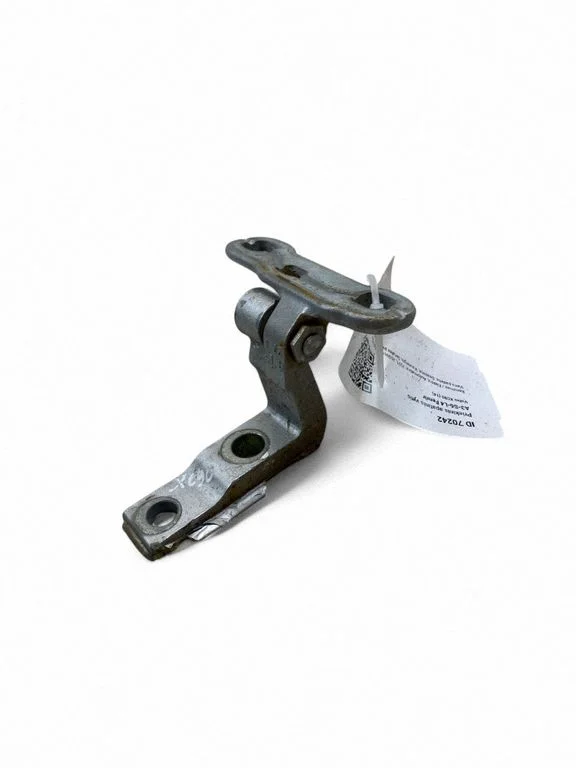 Front door lower hinge 31424608