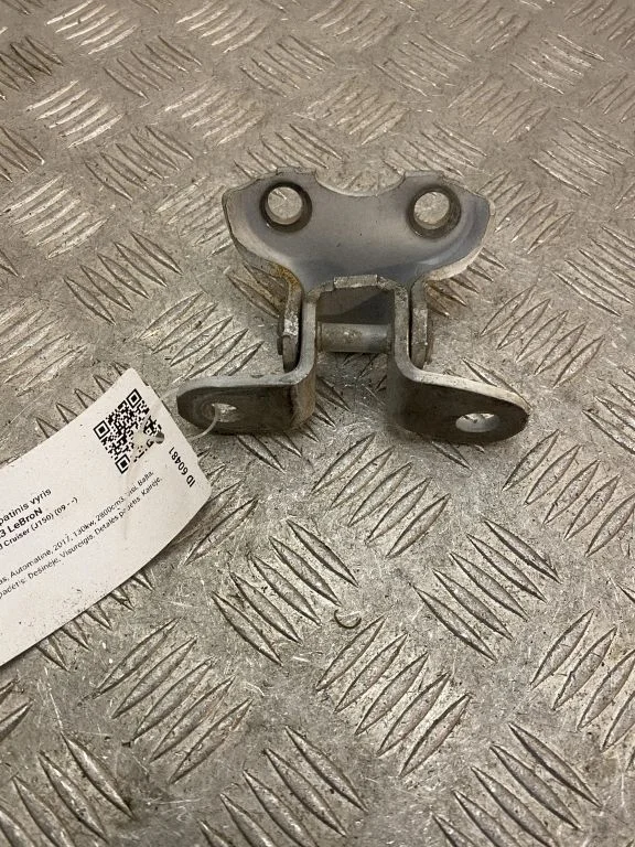 Front door lower hinge – left