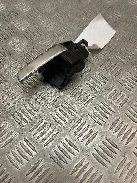 Front door interior handle – rear left