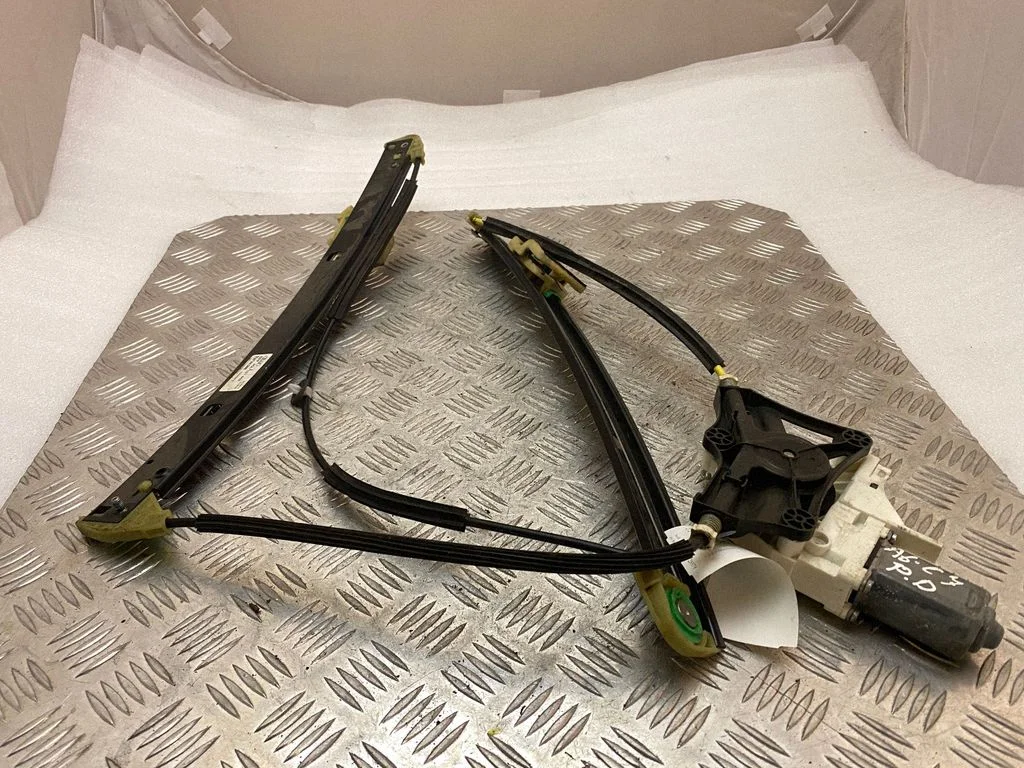 Front door window regulator with motor 8K0959802B