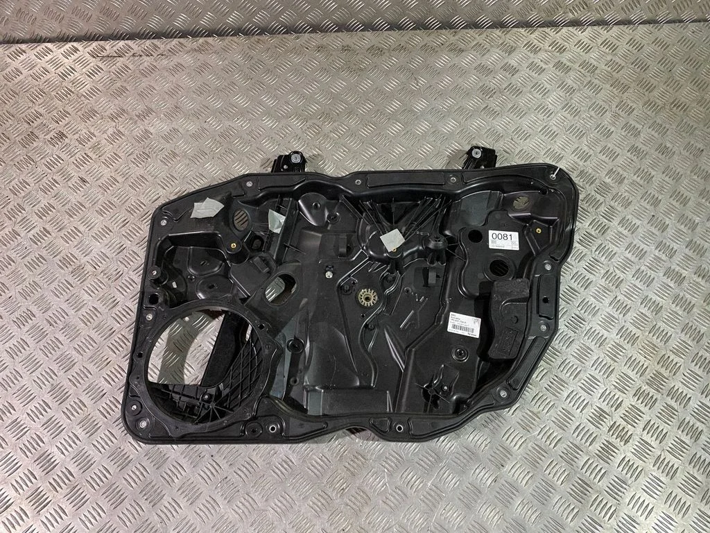 Front door window regulator with motor 7P5837756D