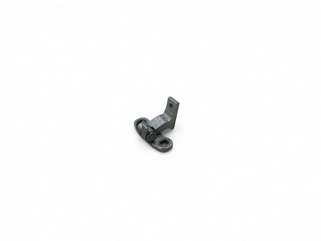 Rear door upper hinge 31424455