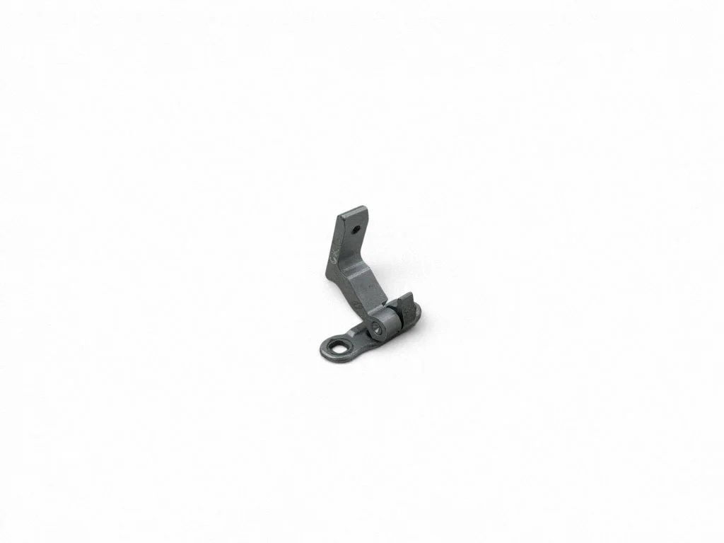 Rear door lower hinge 31424589