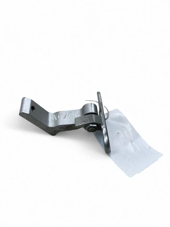 Rear door lower hinge 31424590
