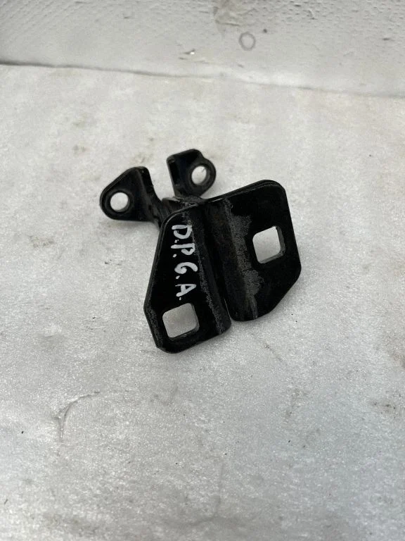 Rear door lower hinge – rear right