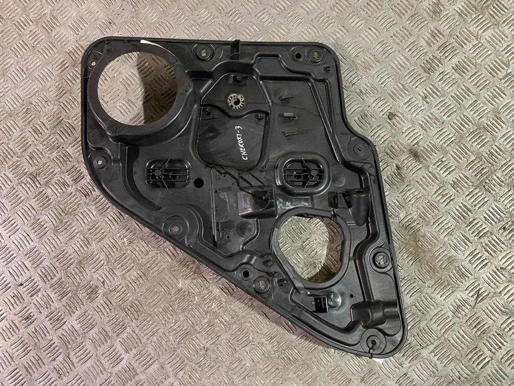 Rear window lifting mechanism without motor 68231068AD