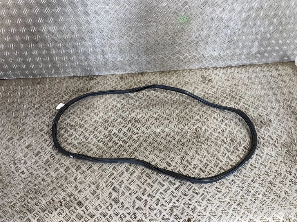 Rear door rubber seal (on body) 4K4833721