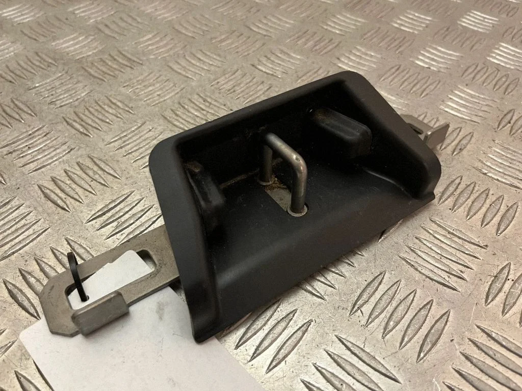 Rear door lock loop/hook striker – Volvo XC60 (2017-)
