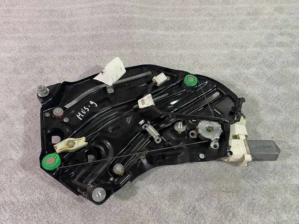 Rear door window regulator with motor FR3B7629864A