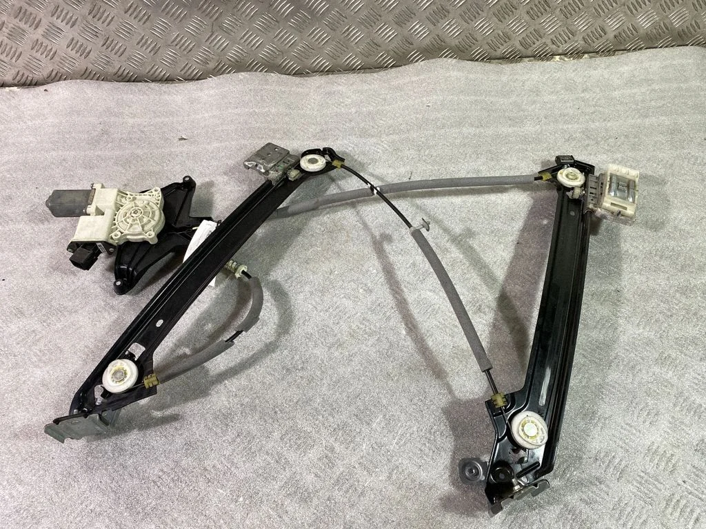 Front door window regulator with motor 921277105