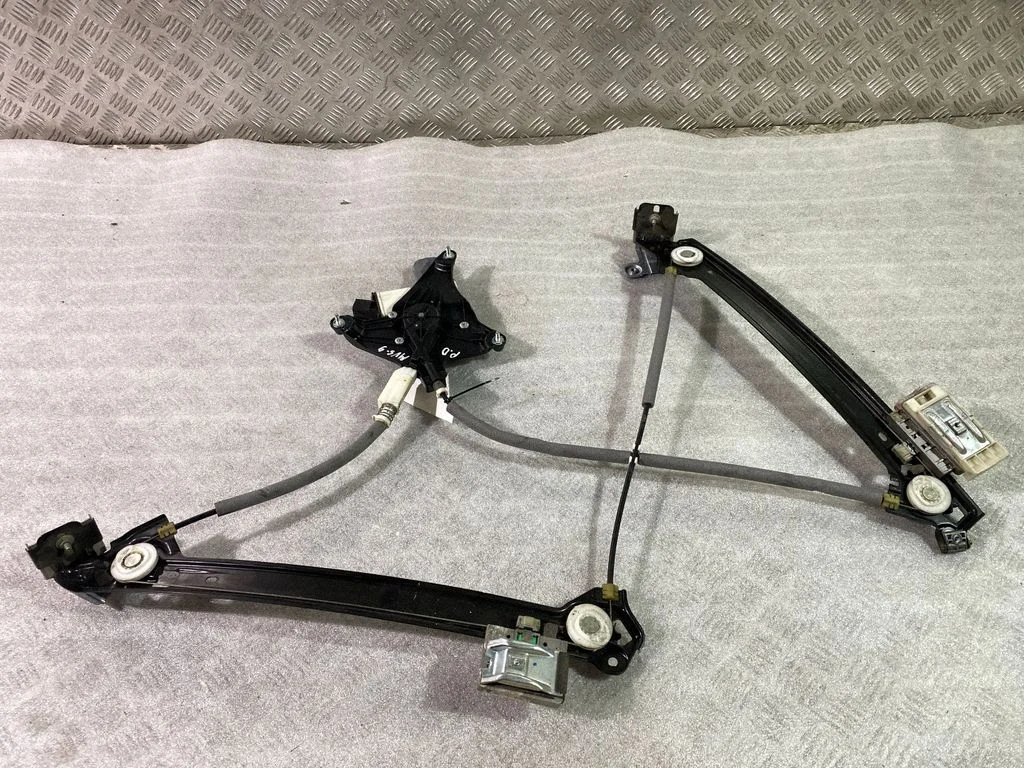 Front door window regulator with motor 921275105