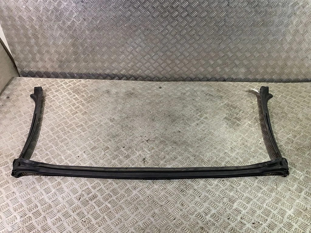 Front door rubber seal FR3B7652252A