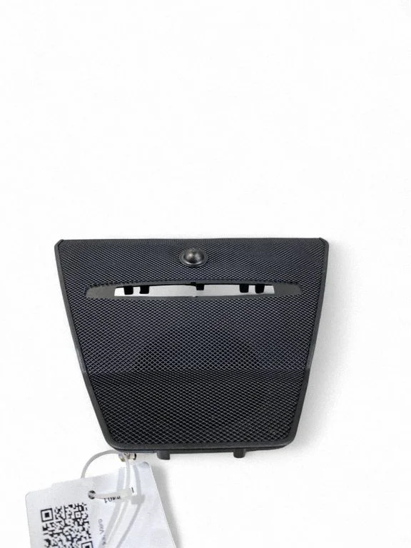 Dash center speaker trim cover – Mercedes-Benz E-Class W212 (2009-2016)