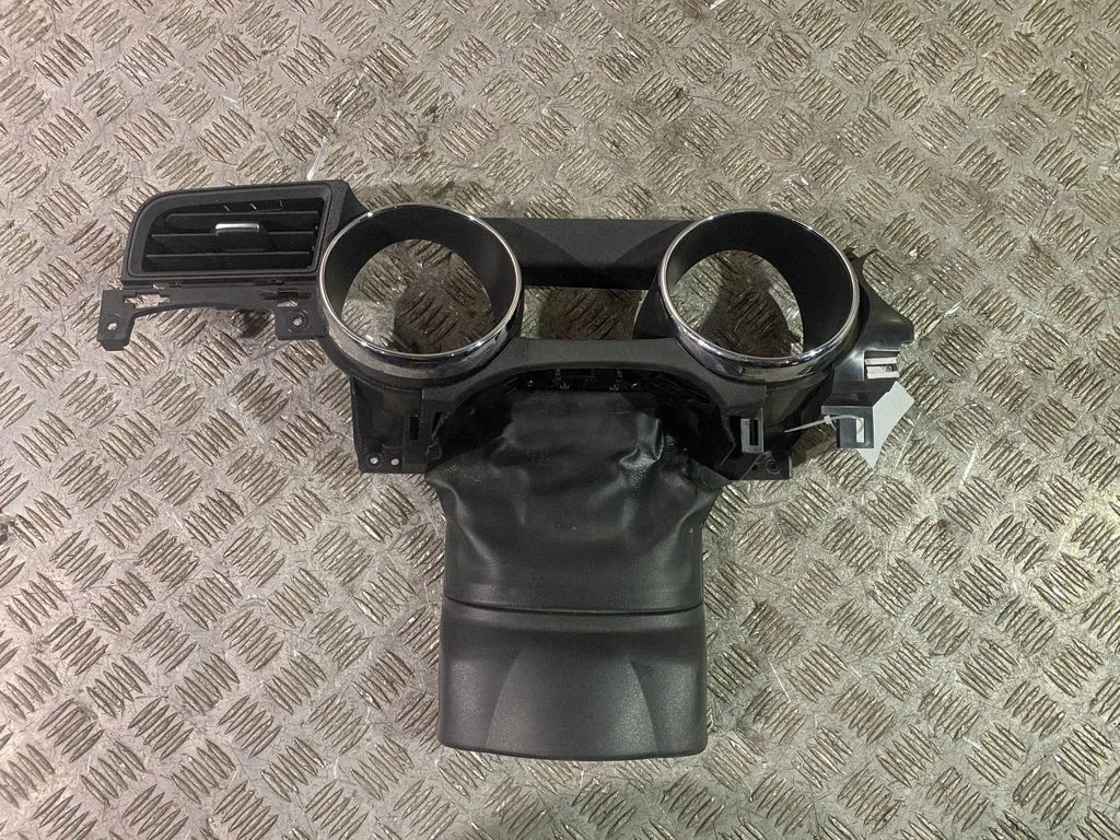 Dashboard trim FR3B63044D70B