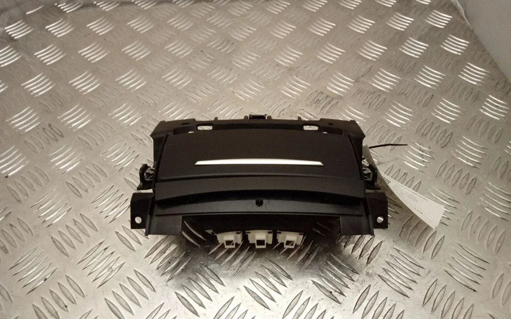Cigarette lighter rear – Audi A8 S8 D4 4H (2010-2016)