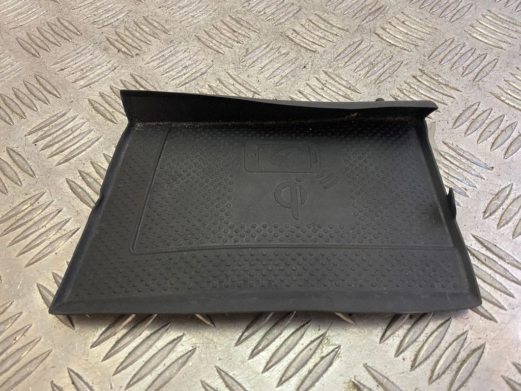 Central console drawer/shelf pad 5NM863330B