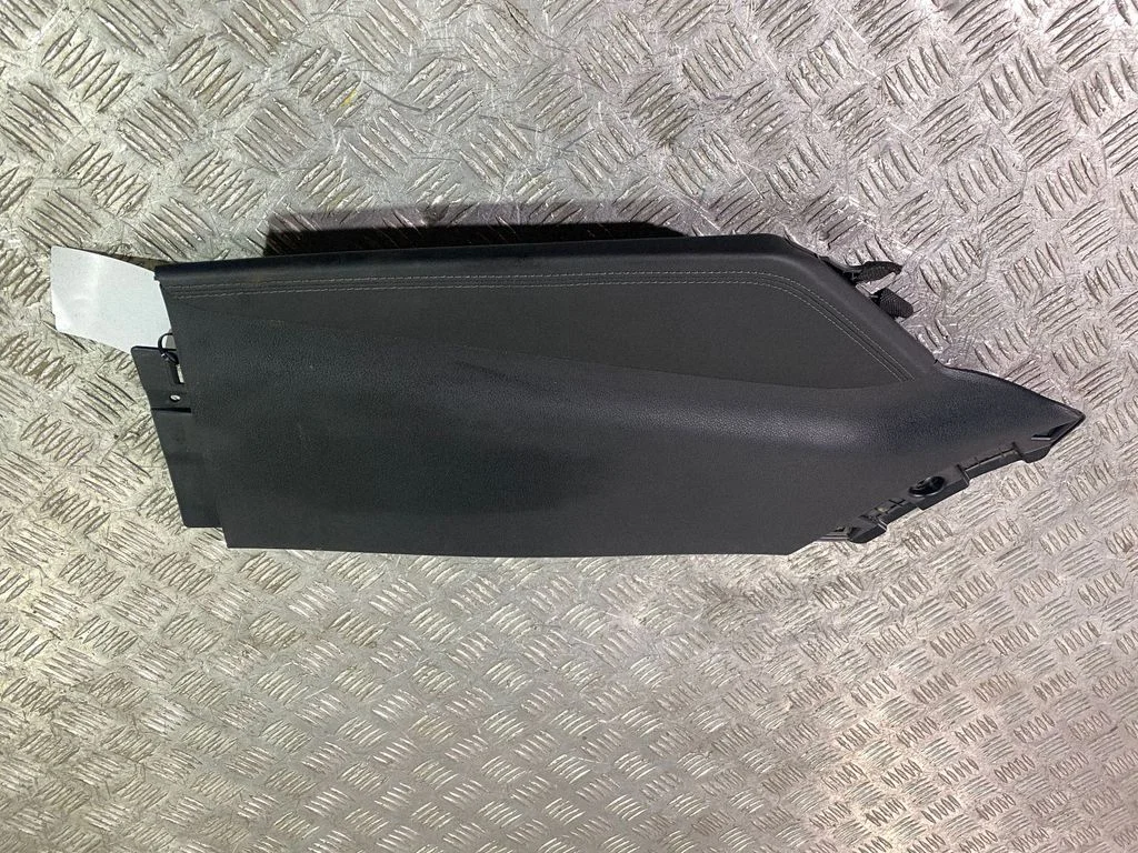Centre console side trim front
