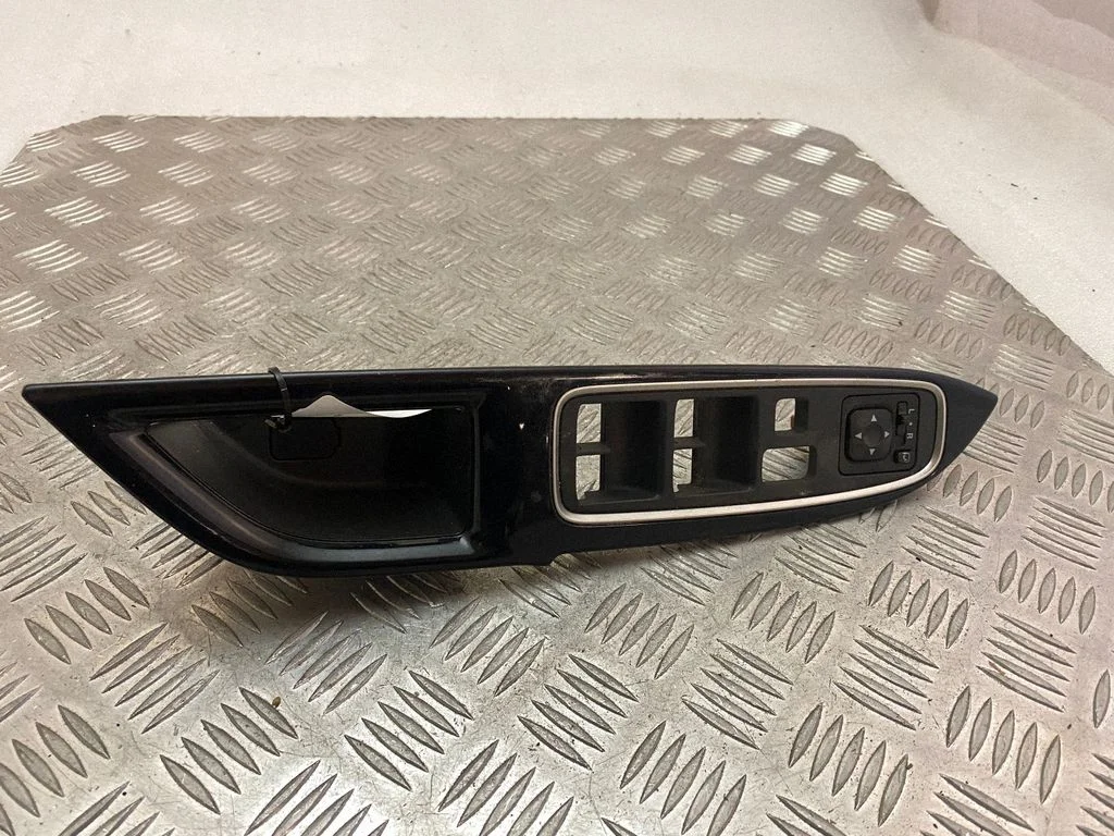 Front door window switch trim 7221C942ZZ