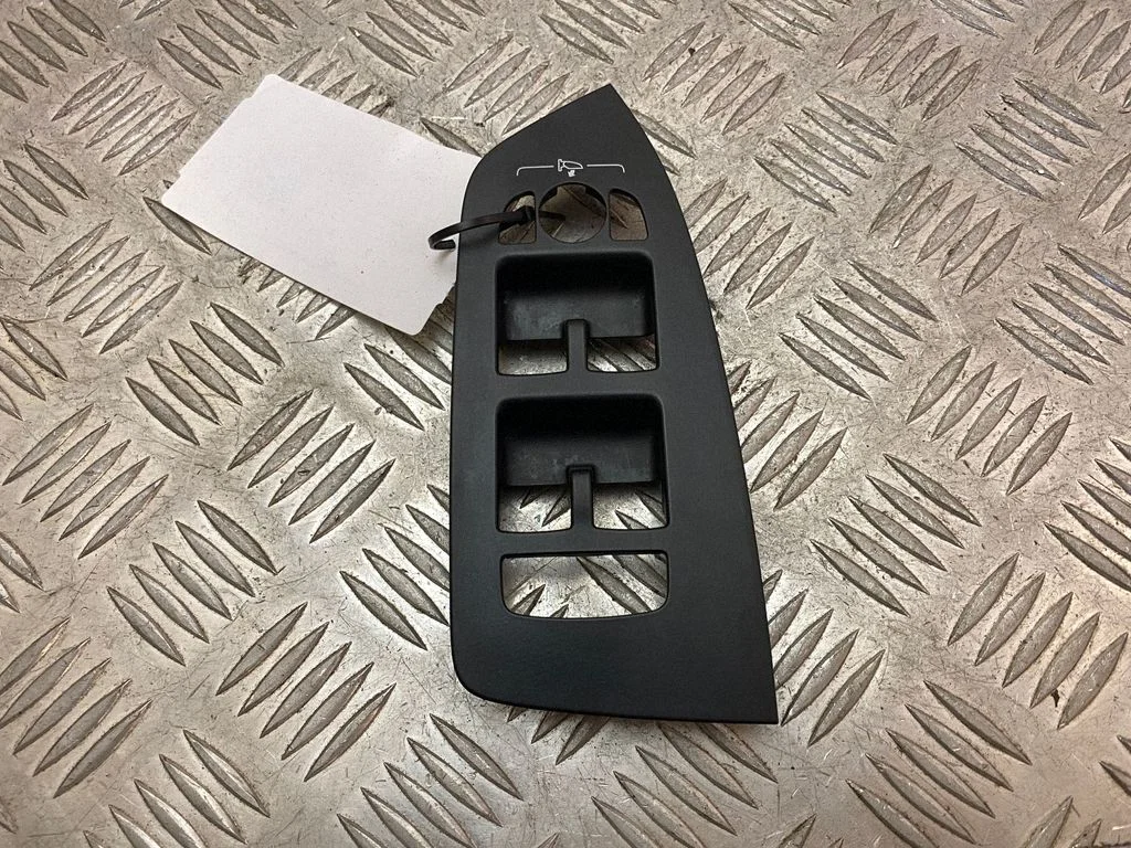 Priekšējo logu slēdža apdare 31407535
