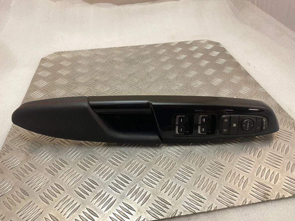 Front door interior handle trim 82720F1010