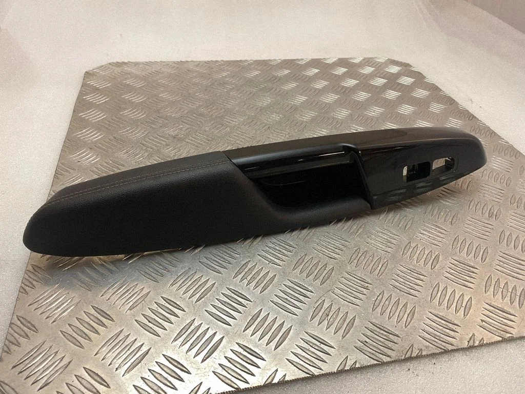 Rear door window switch trim 83720F1010