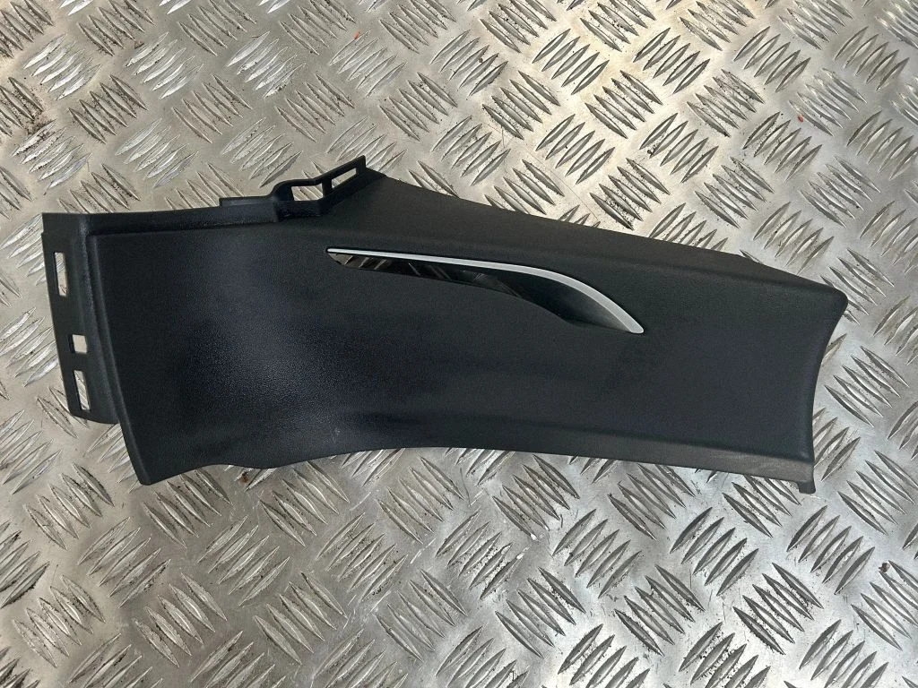 (D) pillar trim (bottom) – Tesla Model S (2012-)