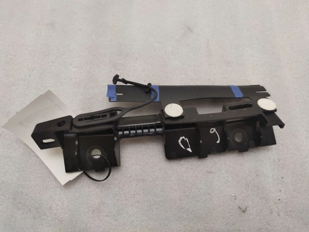 Parcel shelf load cover mount bracket FR3B63026A52A