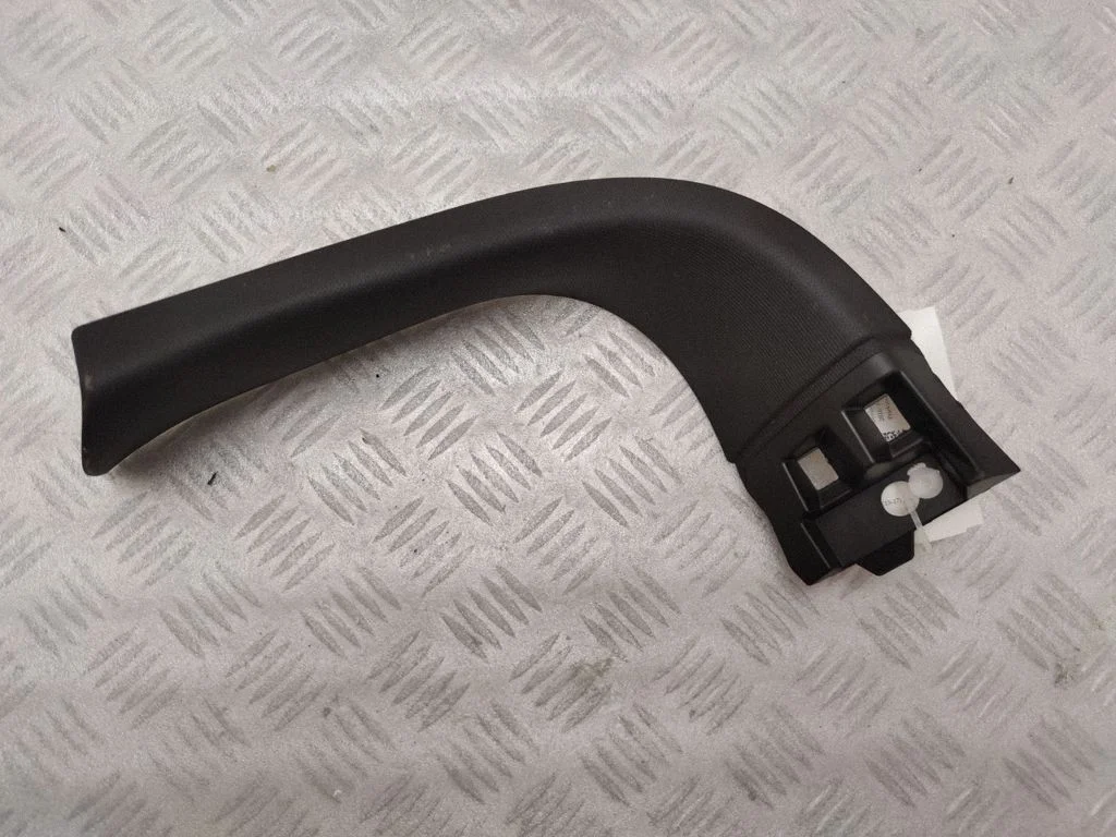 Tagaluugi külje viimistlus (akna juures) – BMW 2-seeria F46 (2015-)