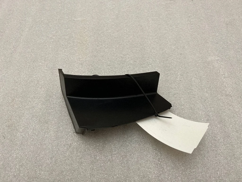 Rear light trim R1YS102