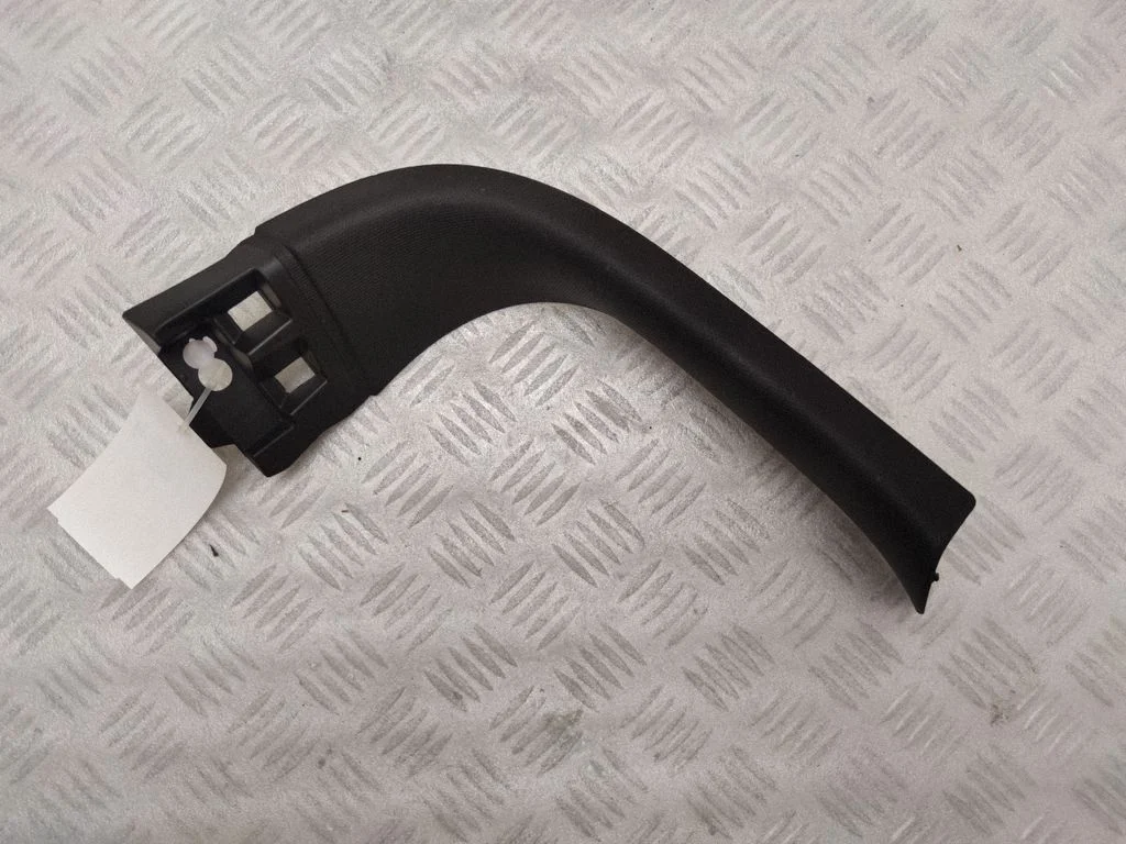 Tagaluugi külje viimistlus (akna juures) – BMW 2-seeria F46 (2015-)
