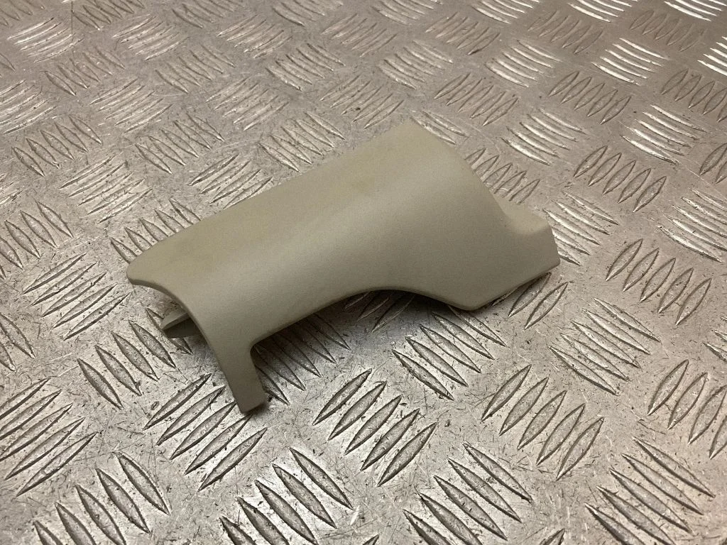 Seat belt trim 39831667
