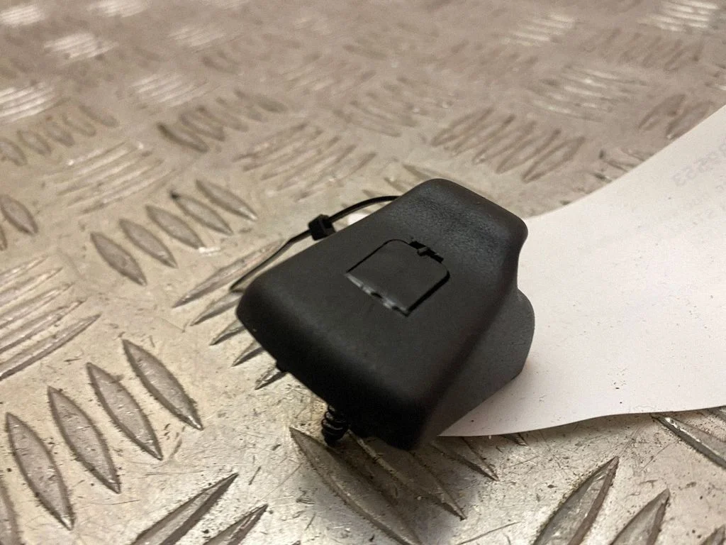 Päikesesirmi kinnitusklamber