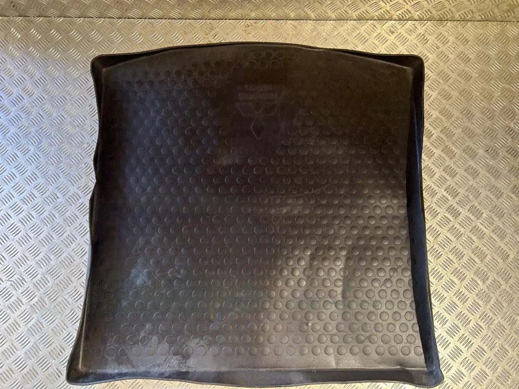 Pagasiruumi kummimatt – Mitsubishi Outlander (2013-2021)