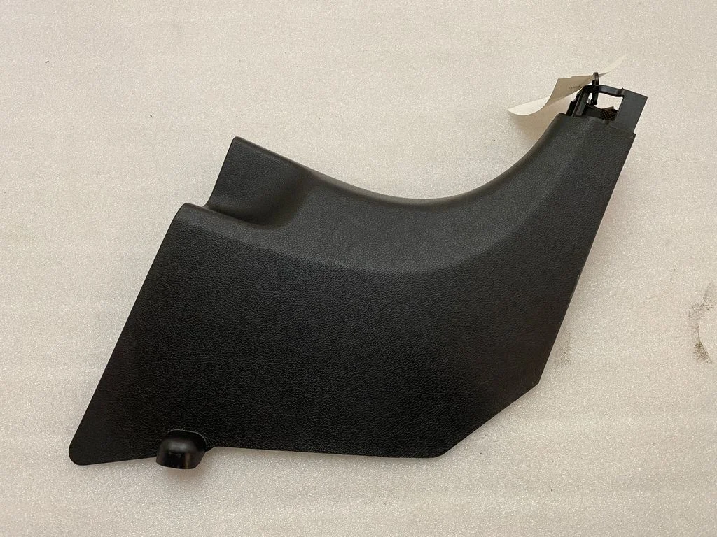 Foot area side trim – right