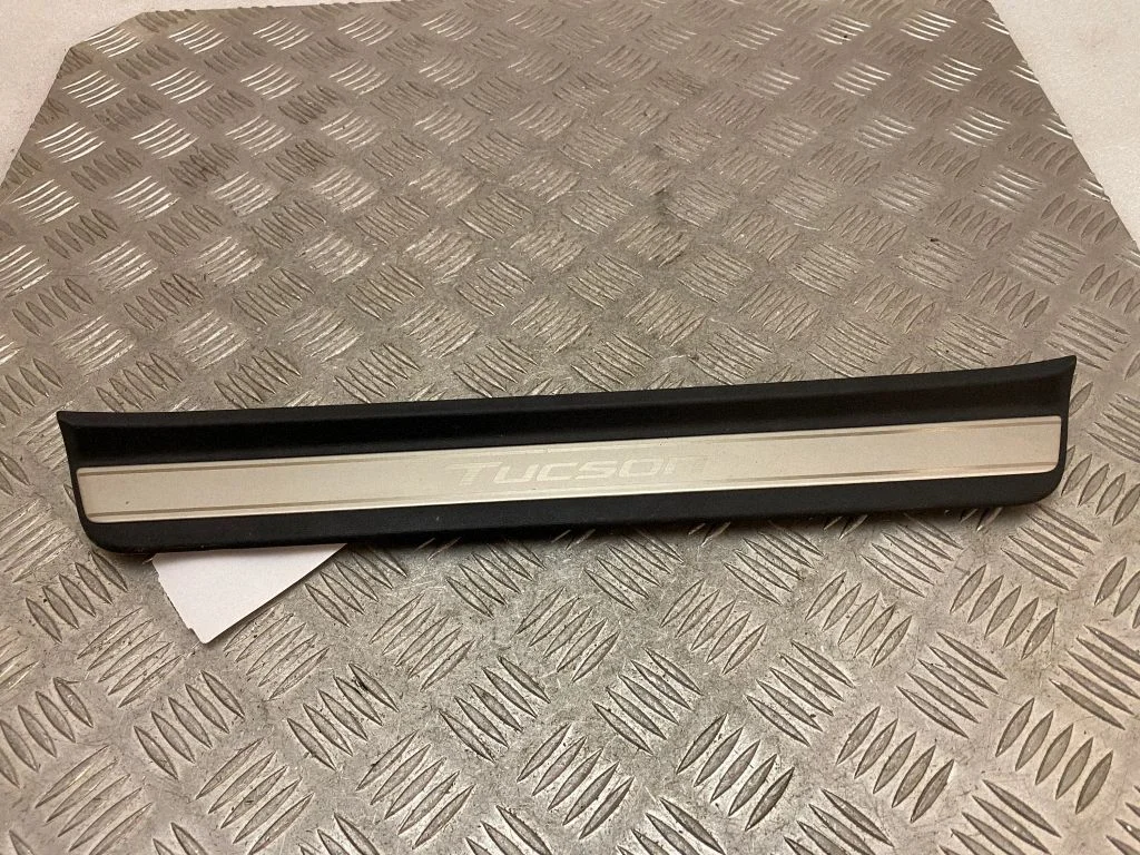 Esilävise kate (välimine) 85883N7500