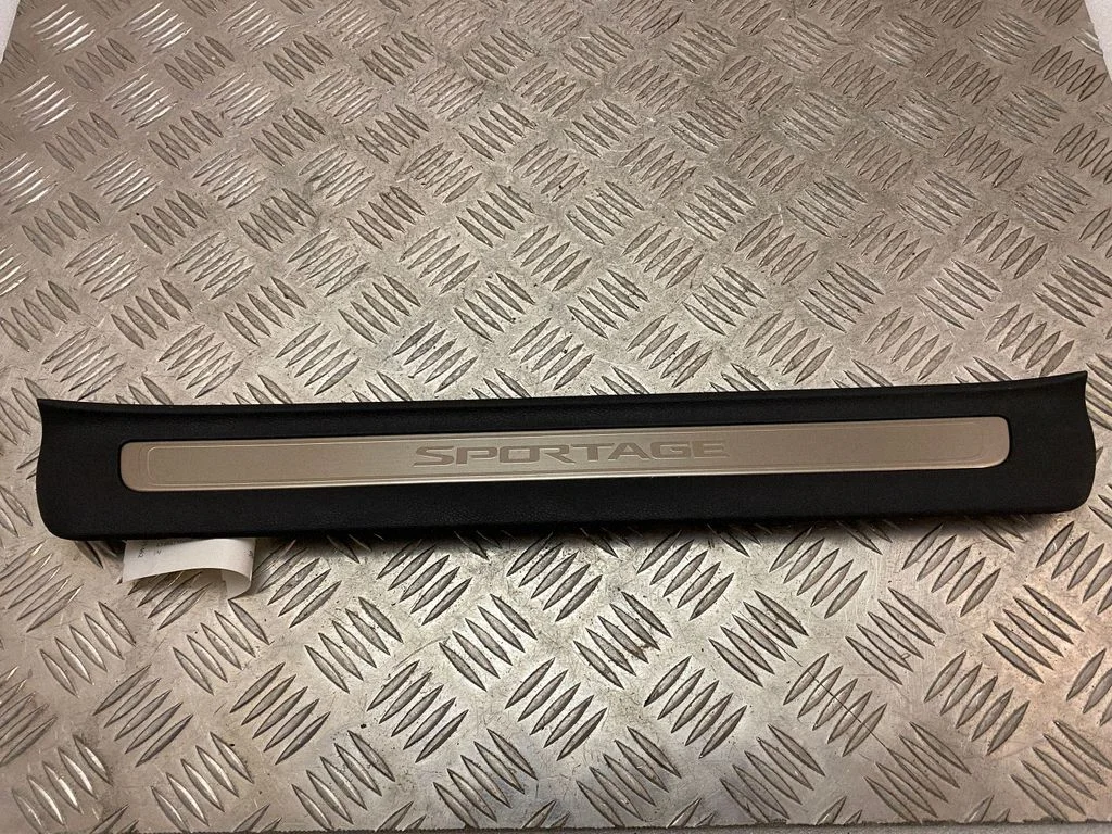 Side skirt front trim 85883F1500
