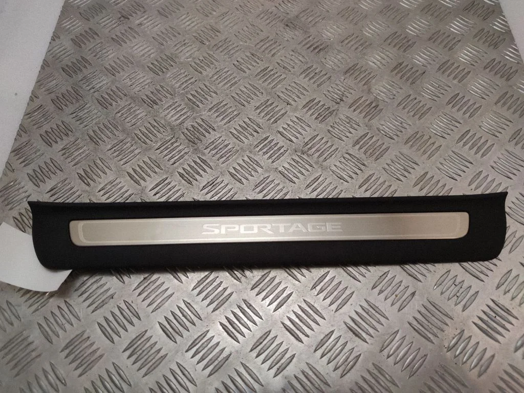 Side skirt front trim 85884F1500